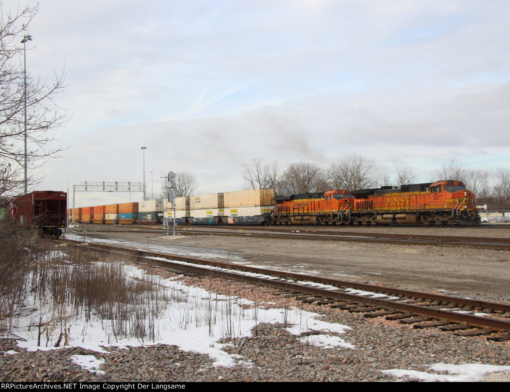 BNSF 5077